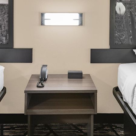 Super 8 By Wyndham Charlottesville Luaran gambar